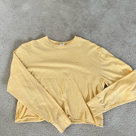 Aritzia TNA cropped long sleeve - Picture 2 of 3